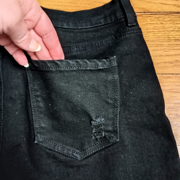 NWT Time and Tru Black Comfort Stretch Maternity Bermuda Shorts Large 12- 14 - Picture 10 of 14